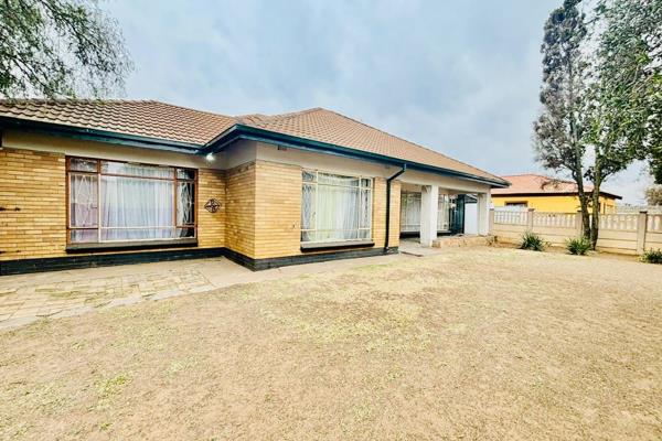 Spacious 3 bedroom house up for Sale in Vanderbijlpark CE2. This property offers large living spaces with an easy open plan flow. At ...