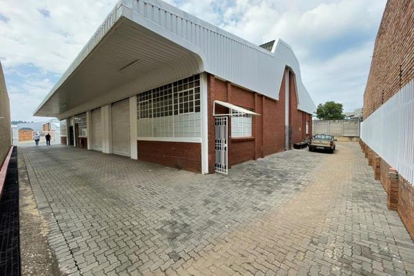 This exceptionally neat and spacious micro industrial unit measuring 150sqm available 1 ...