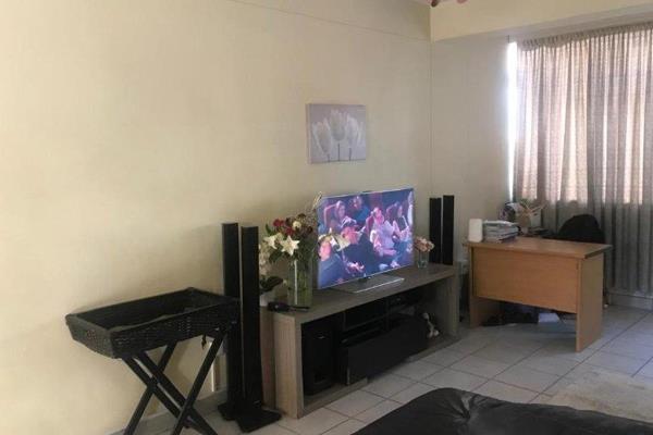 1.5 bedroom unit with a space to create one more big room for extra cash, its a walking distance to University of Pretoria, embassies ...