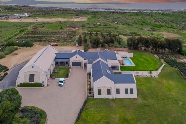 Exceptional Hilltop Estate with Breathtaking Views -Langebaan Lagoon
Discover the perfect blend of luxury, serenity, and potential with ...