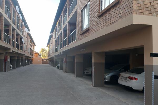 Don&#39;t miss out on this well situated 2 Bedroom Apartment
This apartment is situated in a secured gated complex.

Open plan kitchen ...