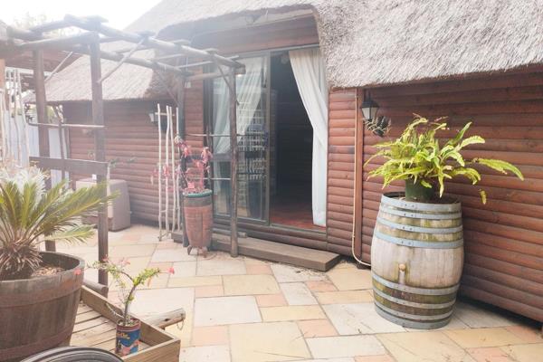 This neat garden cottage offers the following:

*Open plan bedroom with cupboards and bathroom
*Lounge
*Kitchen with gas ...