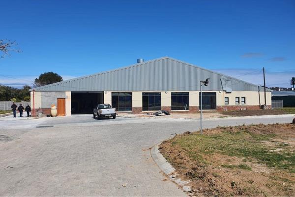 5 WILLIAM MOFFETT | FAIRVIEW | 1100m2 WAREHOUSE
A prime retail warehouse is available to ...