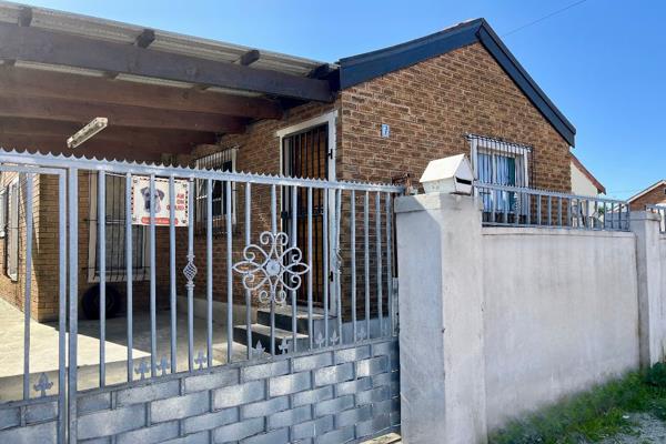 Nestled in the vibrant and growing community of Khayelitsha Ilitha Park, this charming 3-bedroom, 1-bathroom house offers a comfortable ...