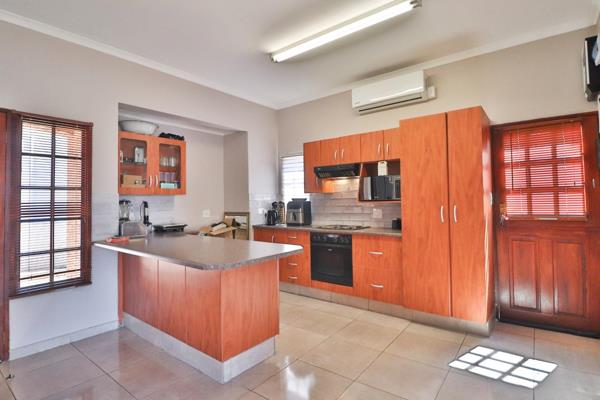 Exclusive Mandate
Situated in a small secure complex, close to schools, Ilanga Mall shopping center and the Nelspruit CBD, this neat ...