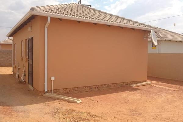 Stunning two bedroom house situated in Lehae, Ext 1

Beautiful home situated in Lehae ...