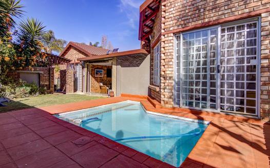 3 Bedroom House for sale in Glen Marais