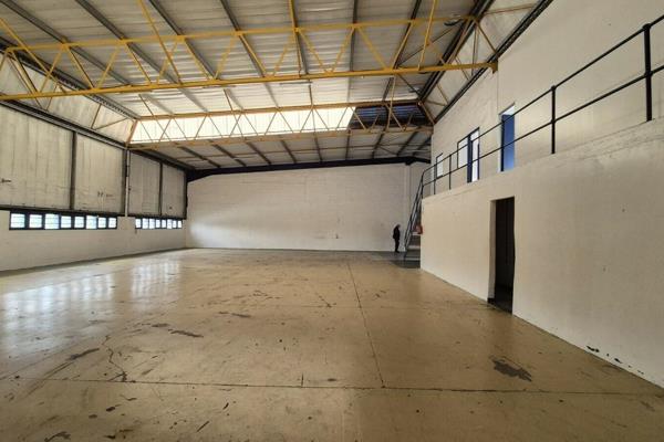 This 544 sqm warehouse in Northmead Industrial, Red Hill, offers a well-designed space ...