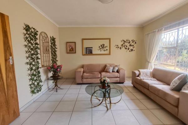 Nestled within the well-sought-after suburb of Del Judor 4, this 4 bedrooms 3 bathroom home is ideal for a large family as it also ...