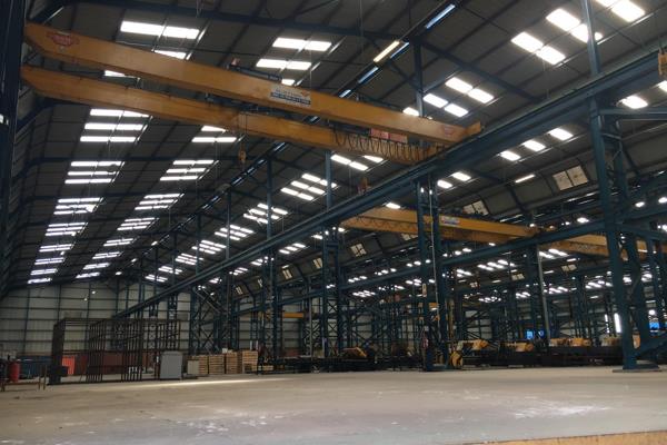 This warehouse is equipped with numerous features tailored for operational efficiency. It boasts 13-meter eaves, 24-hour security with ...