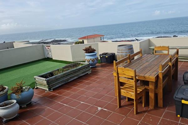 This Penthouse has a large balcony of 64 square metres to enjoy breathtaking ocean and ...