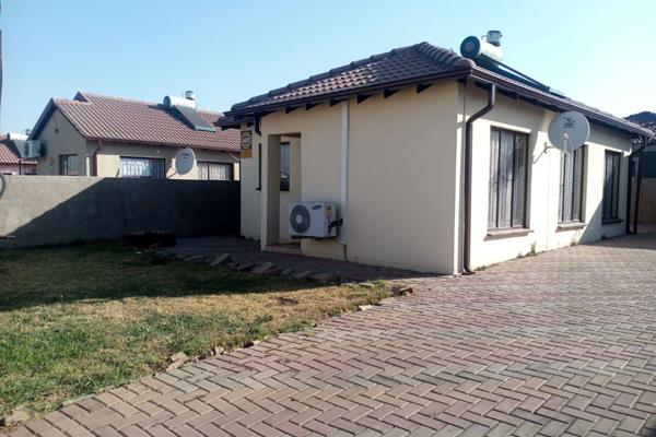 The house is situated in a secured area with fully security patrol on site. Just seven minutes away from the CBD center, Pretoria West ...