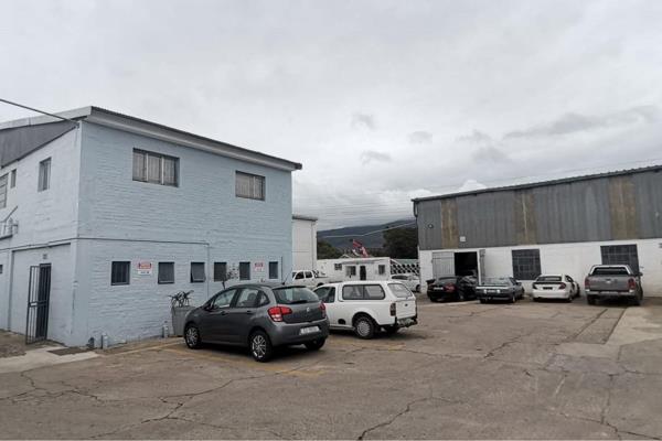 Looking for the perfect industrial space in a secure, well-maintained industrial complex? This versatile workshop in Drommedaris Park ...