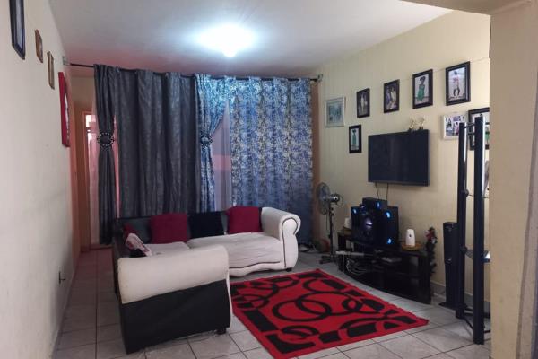 This 2-bedroom flat is close to all amenities, schools and public transportation routes. 

The apartment features 2 d bedrooms, a ...