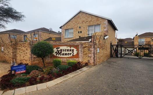 3 Bedroom Townhouse for sale in Wilgeheuwel