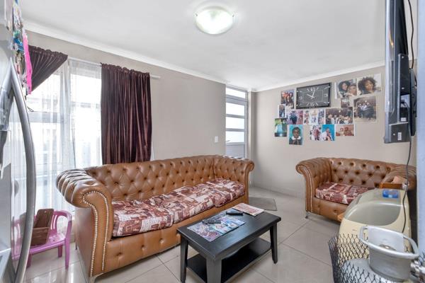 Located just minutes away from Ottery Hypermarket and popular takeout spots, this first floor 3 bedroom apartment offer both comfort ...