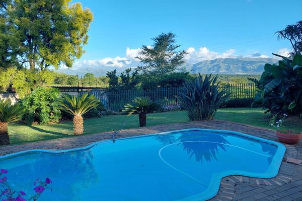 Well located close to the R40, 9km away from town. This lifestyle farm offers a modern ...