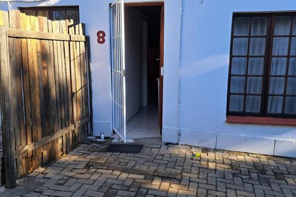 Small bachelors flat in security area next to Heuwelsig.
Parking under ...