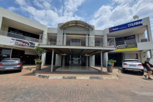 Located in the vibrant heart of Hatfield, this expansive 278m&#178; retail space boasts ...