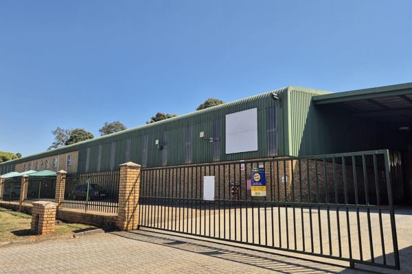 This exceptionally well-maintained, high-visibility double-volume warehouse will be available from January 2025, offering prime ...