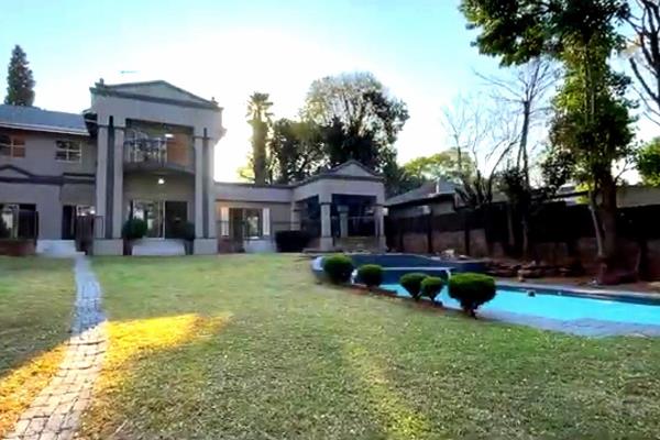 **Sophisticated 4-Bedroom, 4-Bathroom Home with Luxury Features in Northcliff, Johannesburg**

Welcome to an exquisite residence in the ...