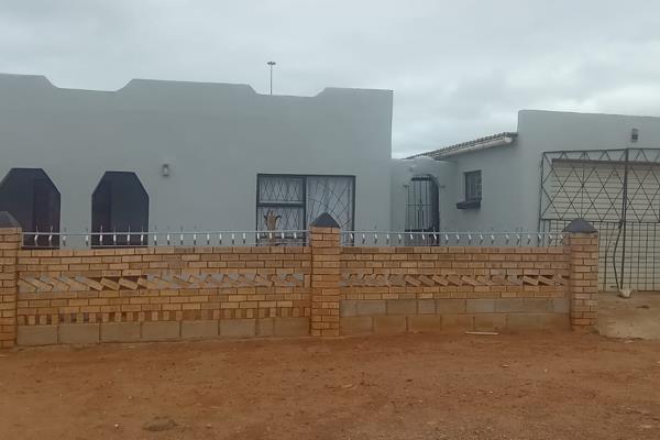 Sizwe Mlungwana Properties is proud to present this beautiful house situated on the main road in Zwide, very close to the taxi Bus ...