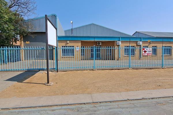 WELL SECURED WAREHOUSE WITH RECEPTION, 10 x OFFICES, BOARDROOM, WC&#39;&#39;S HIGH ROLLER SHUTTER DOOR, 3 PHASE PREPAID ELECTRICITY ...