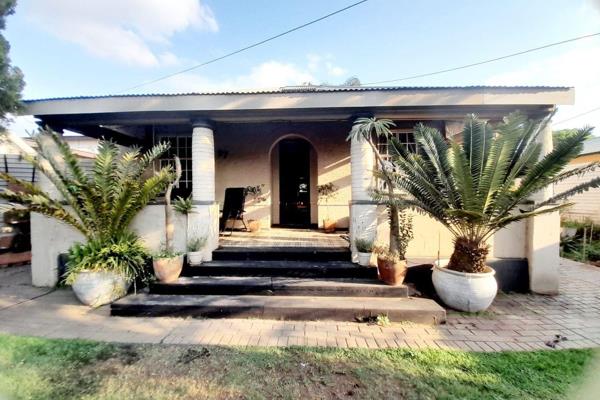 Charming 3 bedroom family home with flat and strong borehole.
Delightful blend of old-world charm and modern ...