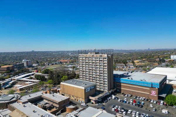 This 1 bed 1 bath flat is on the 10th floor of the 13 floor Rainy Hill Building in the Randburg CBD close to Randburg Square mall. It ...