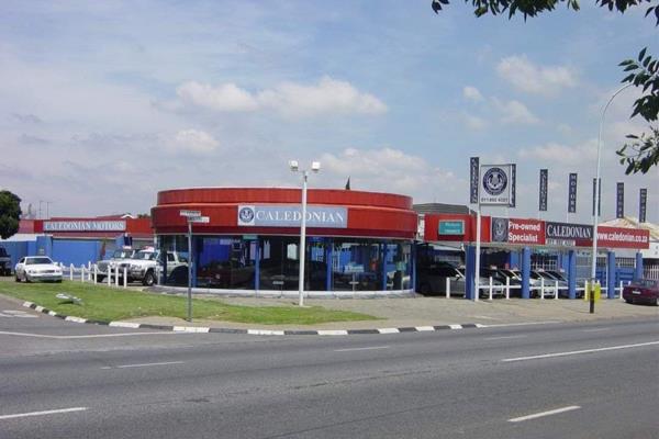 Prime Commercial/Industrial Property for Sale
Location: High-traffic Main Road
Overview: Seize a unique investment opportunity with ...