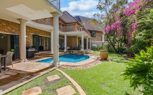 5 Bedroom House for sale in Kyalami Estate