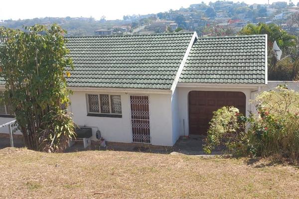 3 Bedrooms with BIC&#39;s
2 Bathrooms
Fitted kitchen
Lounge
Dining room
Single lock up garage

Electricity &amp; water billed