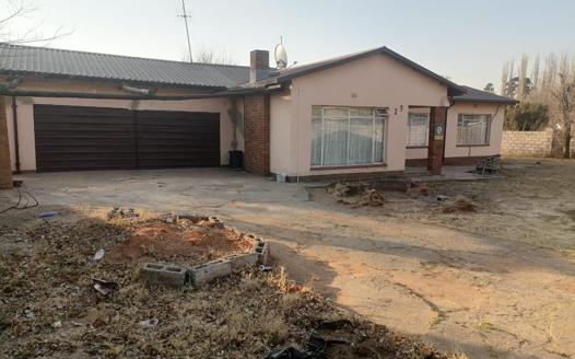 3 Bedroom House for sale in Rensburg