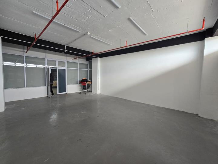Listing number: P24-114920457, Image number: 2, 53m² Secure Shop to Let in Grangetown, Verulam