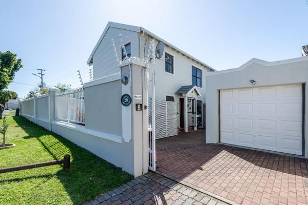 Sole Mandate with video walk through

Immaculate townhouse with so much to offer
Lounge -  with doors to covered patio and braai ...