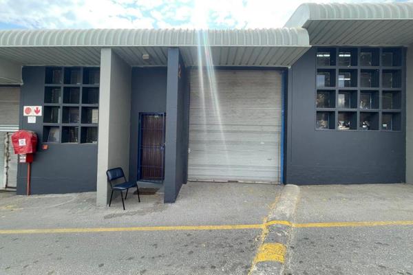 This 125-square-meter industrial unit in Halfway House, Midrand, offers a compact yet ...