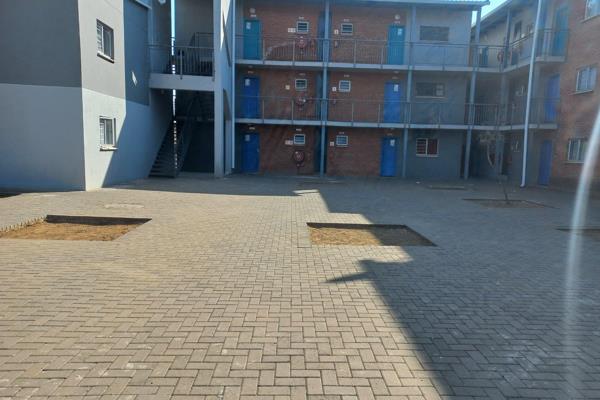 Beautiful two bedroom apartment with a modern design in Raceway Park. The property in situated in a secure complex with 24hour security ...