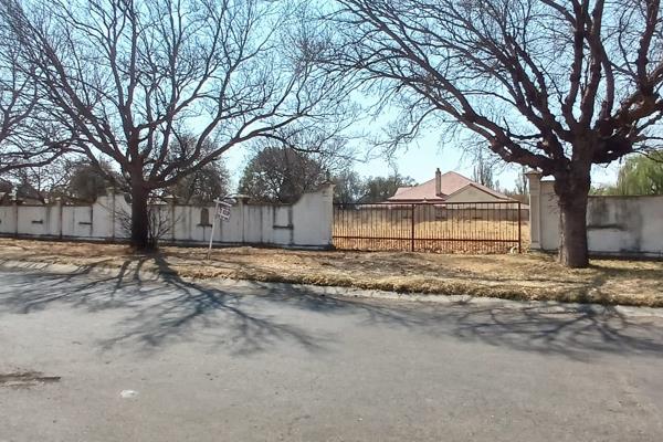 Zoning: Residential or Commercial.
The property is centrally located in the well-established residential area of Reitz. This land is ...