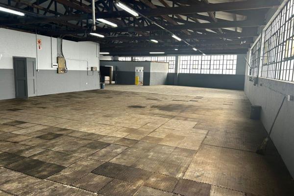 Discover the ideal space for your business with this expansive 1,650m&#178; warehouse available to let in the strategic Jacobs ...