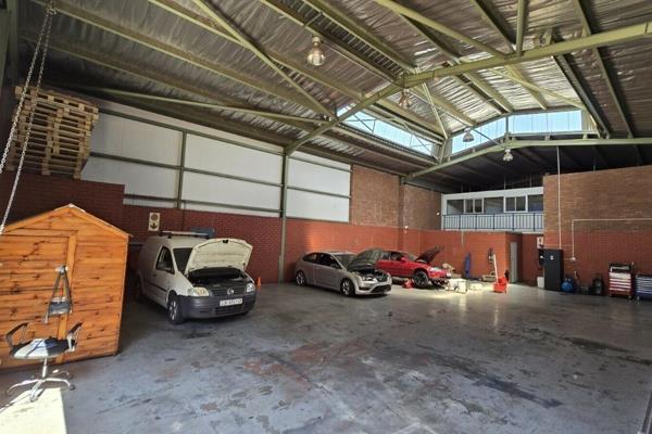 This immaculate 407m&#178; warehouse on Kelly Road is ideal for logistics and ...