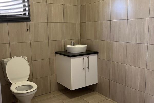 1 bedroom flatlet for lease in Linmeyer, Johannesburg.
This beautiful spacious 1 ...