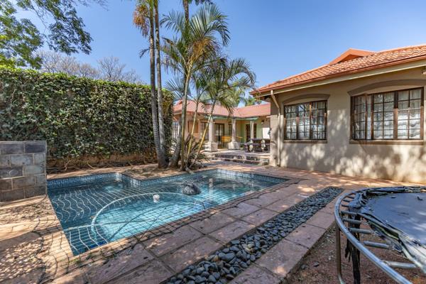 Situated on The Rand Street in Lynnwood, just a short walk from Menlo Park High School, this 232m&#178; home offers the perfect blend ...