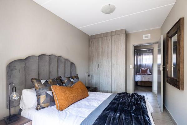 1st MONTH FREE RENT!!!

The little gem is situated at centurion. This complex is easy access to the highway with a 24-hour ...