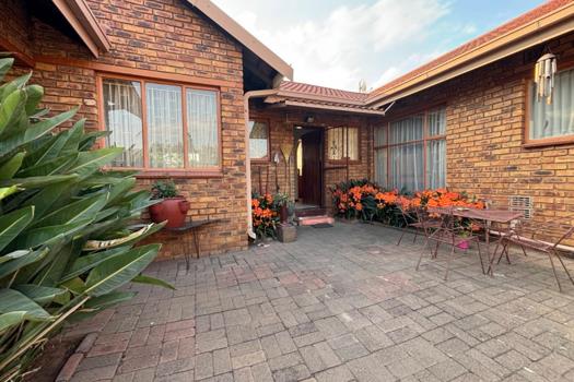 3 Bedroom House for sale in Vanderbijlpark SE 3