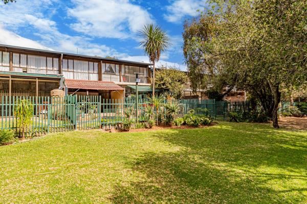 This spacious 3 bedroom Duplex is conveniently nestled in the sought after suburb of Meyerspark, perfect for couples, small families or ...