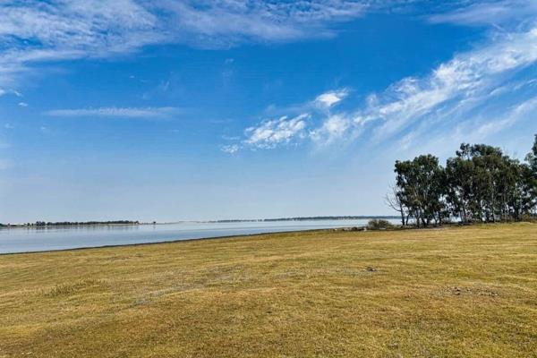 This remarkable 2.2-hectare vacant land within a secure Eco-Resort boasts a prime waterfront location, offering breathtaking sunsets ...