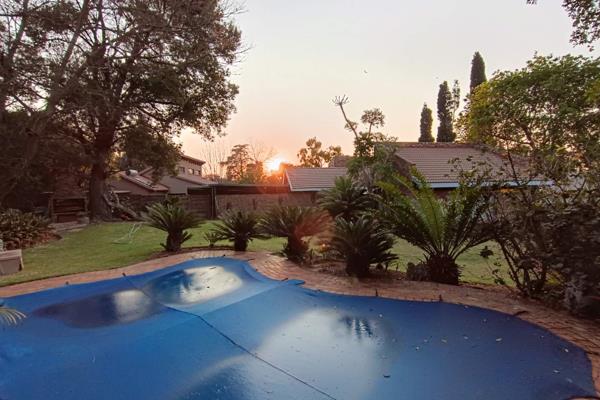 4 bedroom house with a full flat in a beautiful garden with lots of cyclads.
Enjoy the convenience of being close to Rooihuiskraal ...