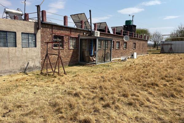 This cottage type house with three bedrooms is designed to make it feel spacious. 
This brick design will define country living. 
The ...