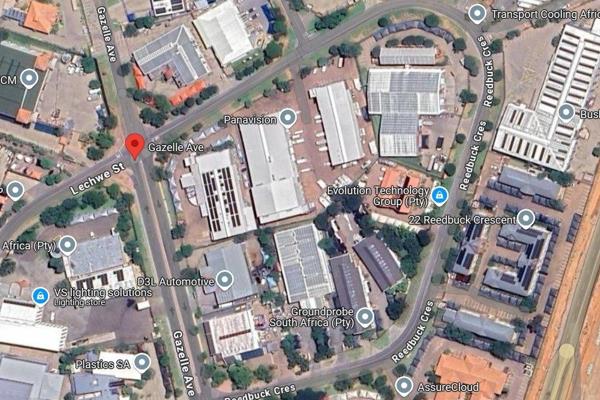 A commercial property is available for purchase in the vibrant area of Randjespark, boasting an impressive size of 2,706 square meters. ...