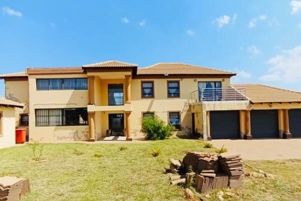 6-Bedroom Double Storey House – New Listing!

This expansive 550 sqm home, set in a serene country lifestyle estate, offers luxury with ...